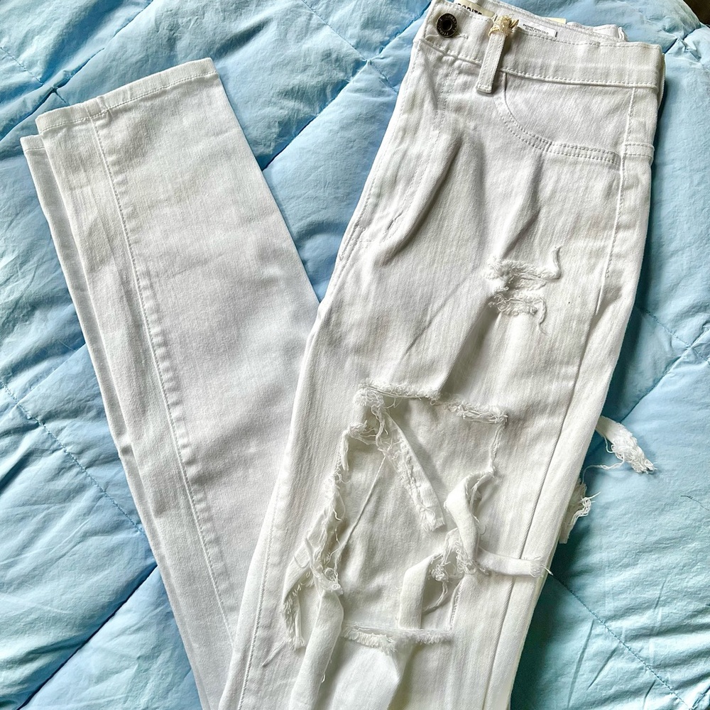 Fashion Nova/Aphrodite Apparel: Ripped White Jeans (Stretchy!)